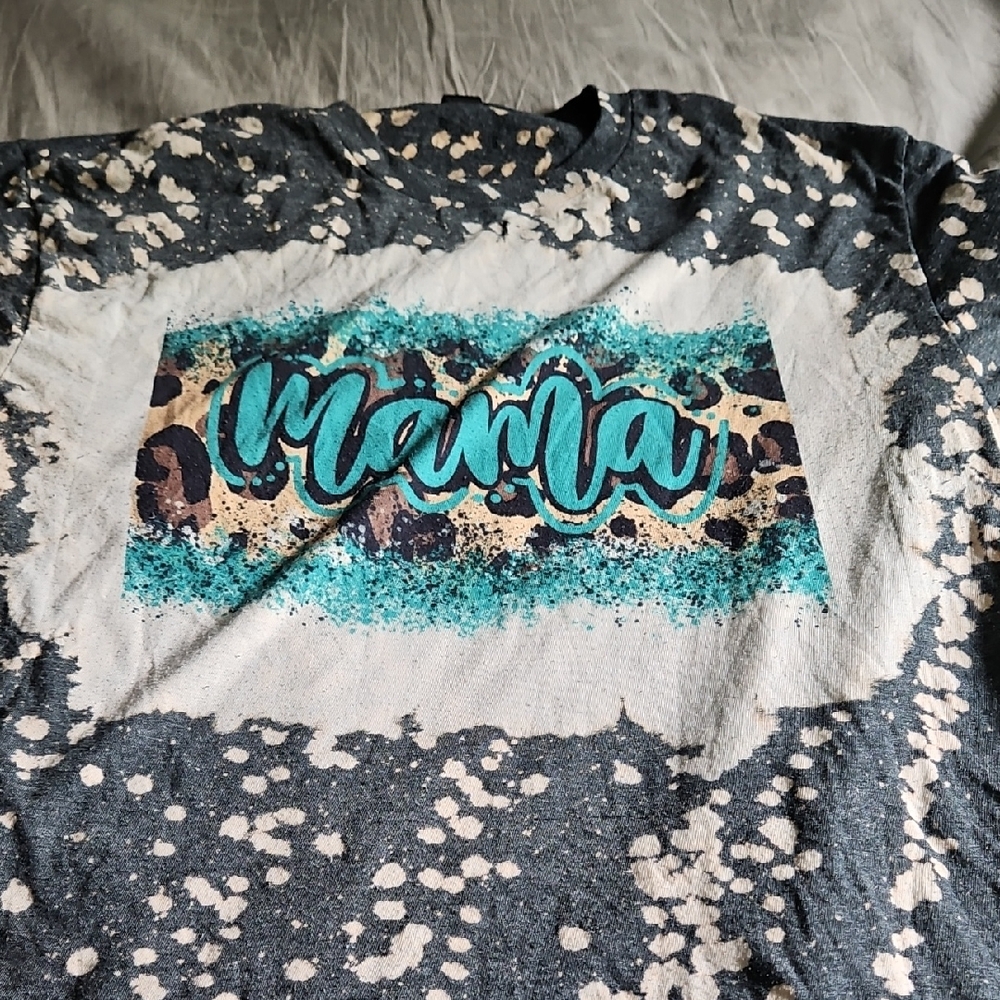 Graphic Tee with 'Mama' Print